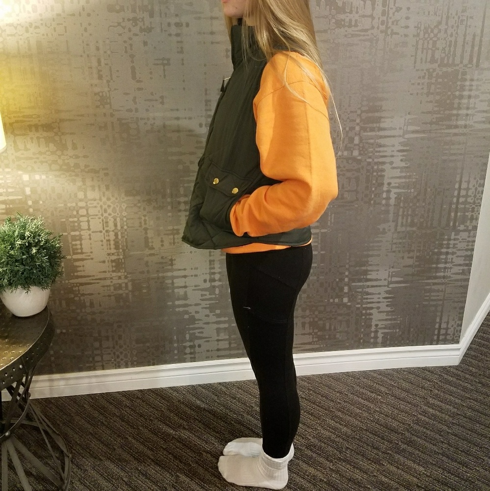 NWT Womens Quilted Puffer Vest - Picture 4 of 8